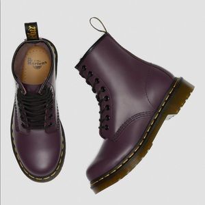 1460 Women’s Smooth Leather Lace Up Boot